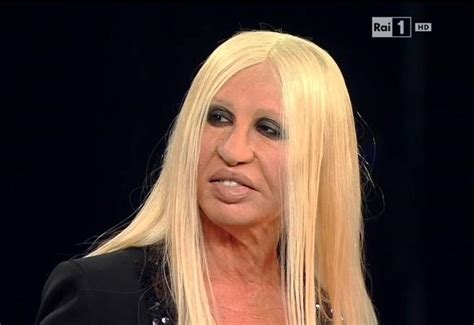 Virginia Raffaele a Sanremo 2016: l’imitazione di Donatella Versace